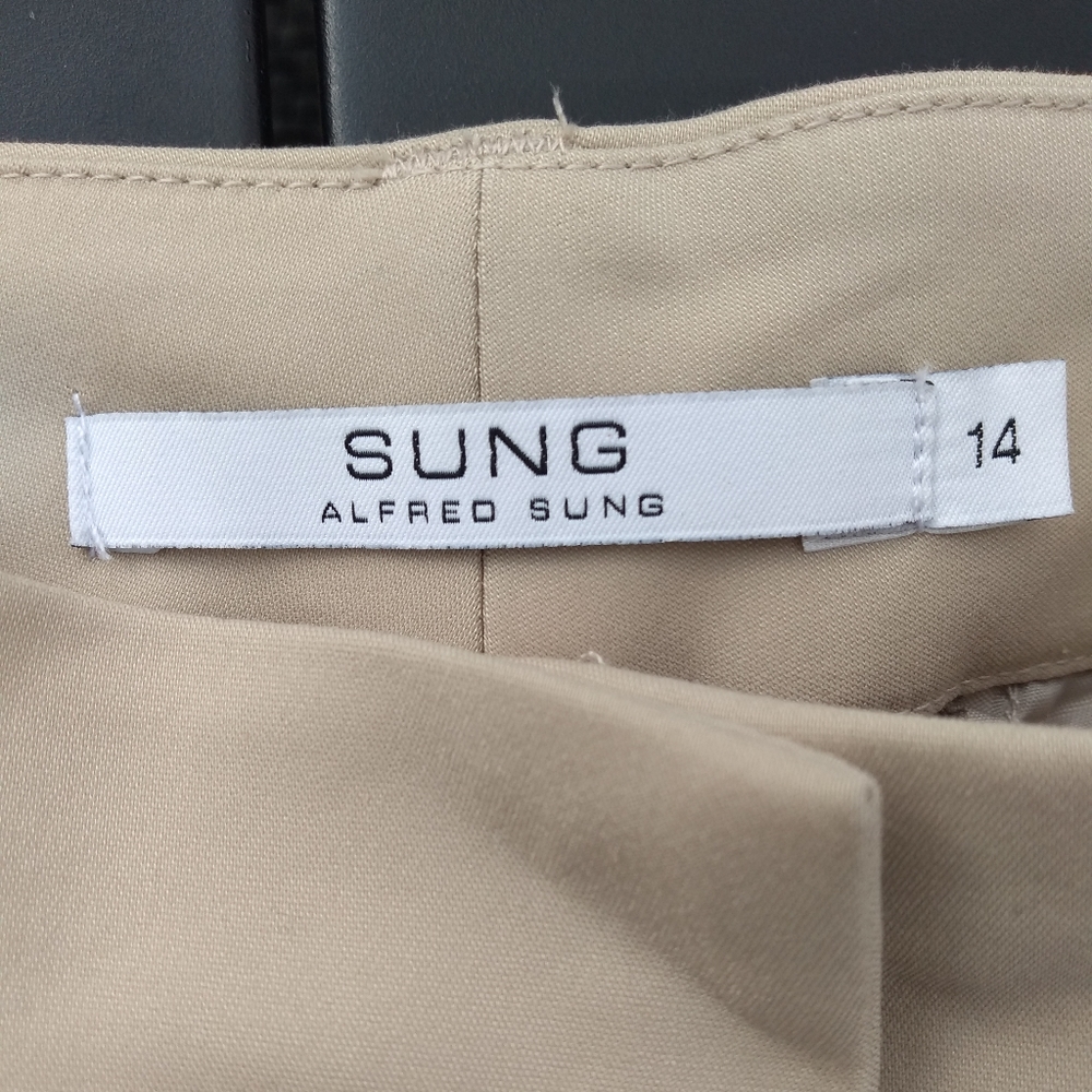 Alfred Sung Women's Khaki Coloured Cropped Dress Pants, Size 14, Like New - Picture 4 of 9